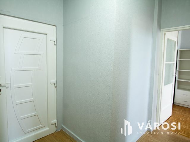Felújított 4. emeleti lakás Lenti központjában